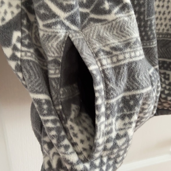 O’Neill Cozy Sweater with Pouch - Picture 8 of 8